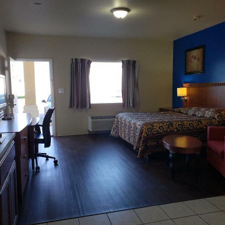 ויקטוריה Crossroads Inn & Suites מראה חיצוני תמונה