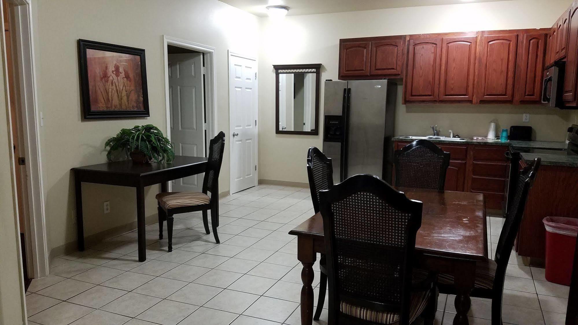 ויקטוריה Crossroads Inn & Suites מראה חיצוני תמונה