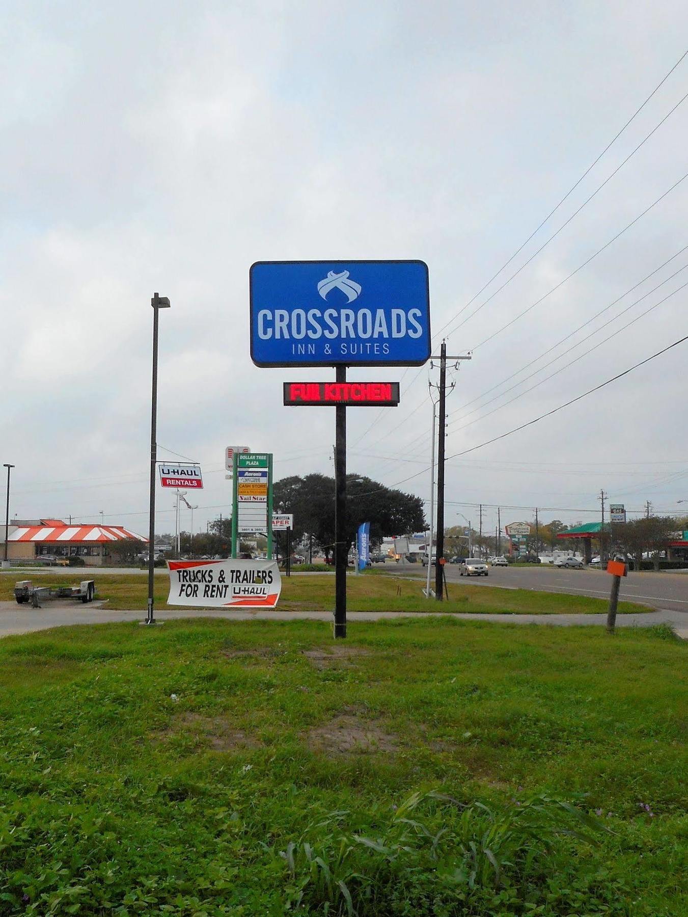 ויקטוריה Crossroads Inn & Suites מראה חיצוני תמונה