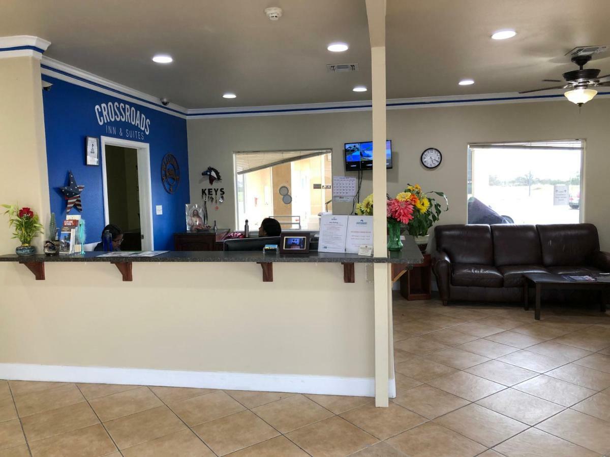 ויקטוריה Crossroads Inn & Suites מראה חיצוני תמונה