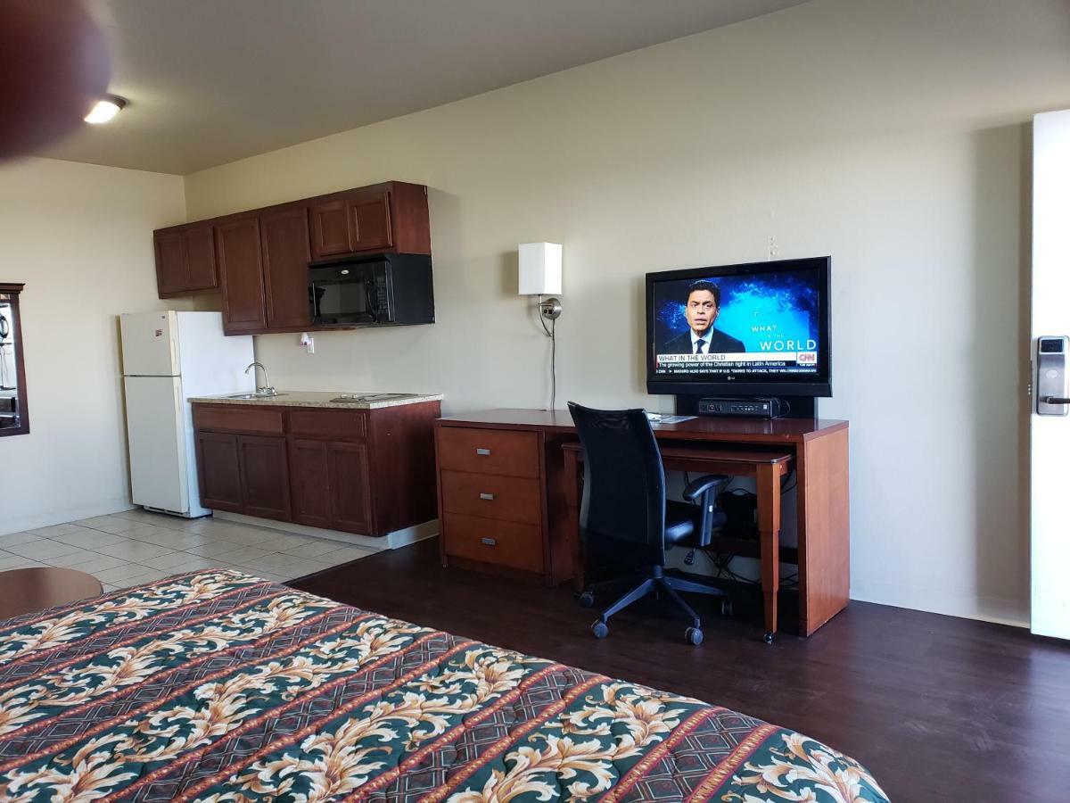 ויקטוריה Crossroads Inn & Suites מראה חיצוני תמונה