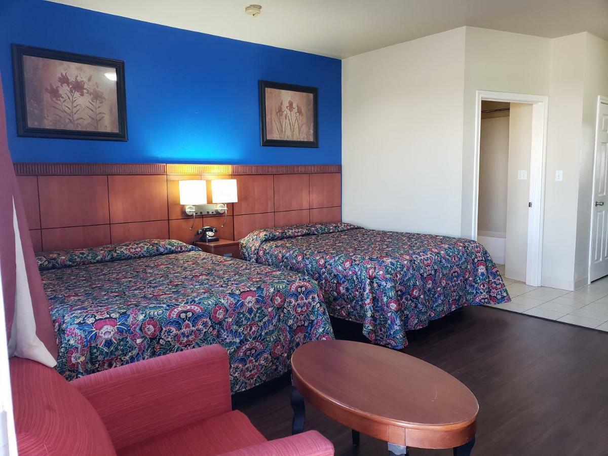 ויקטוריה Crossroads Inn & Suites מראה חיצוני תמונה